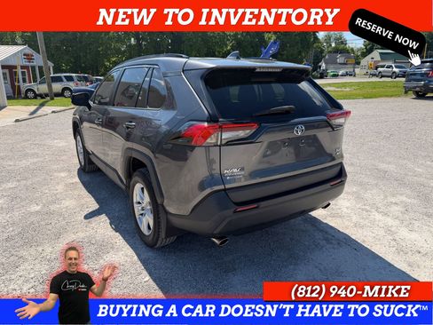Used 2021 Toyota RAV4 XLE AWD/4WD image 4