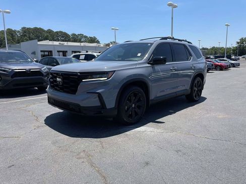 Used 2025 Honda Pilot Black Edition image 4