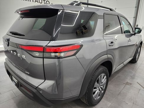 Used 2025 Nissan Pathfinder SV image 5