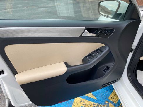 Used 2017 Volkswagen Jetta SE FWD image 26