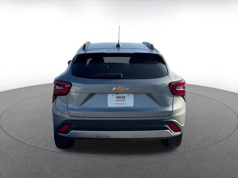 Used 2025 Chevrolet Trax LT image 12