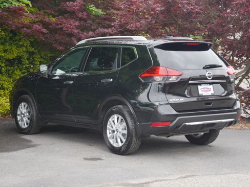 Used 2017 Nissan Rogue SV w/ SV Premium Package AWD/4WD image 18