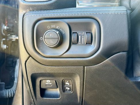 Used 2021 RAM 1500 Limited w/ Night Edition image 10