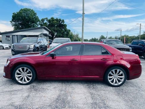 Used 2019 Chrysler 300 Touring w/ Chrome Appearance Package RWD image 6