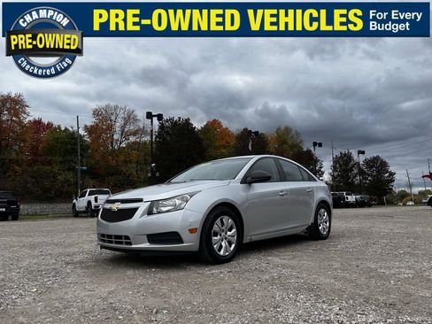 Used 2014 Chevrolet Cruze LS image 2