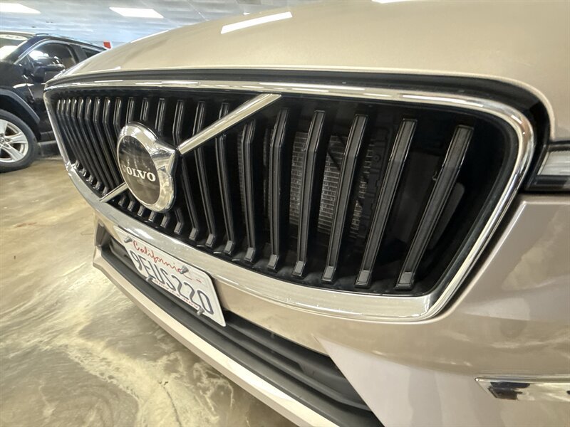 Used 2023 Volvo XC60 B5 Core AWD/4WD image 13