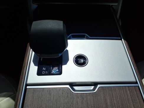 New 2026 Land Rover Range Rover Long Wheelbase SE AWD/4WD image 13