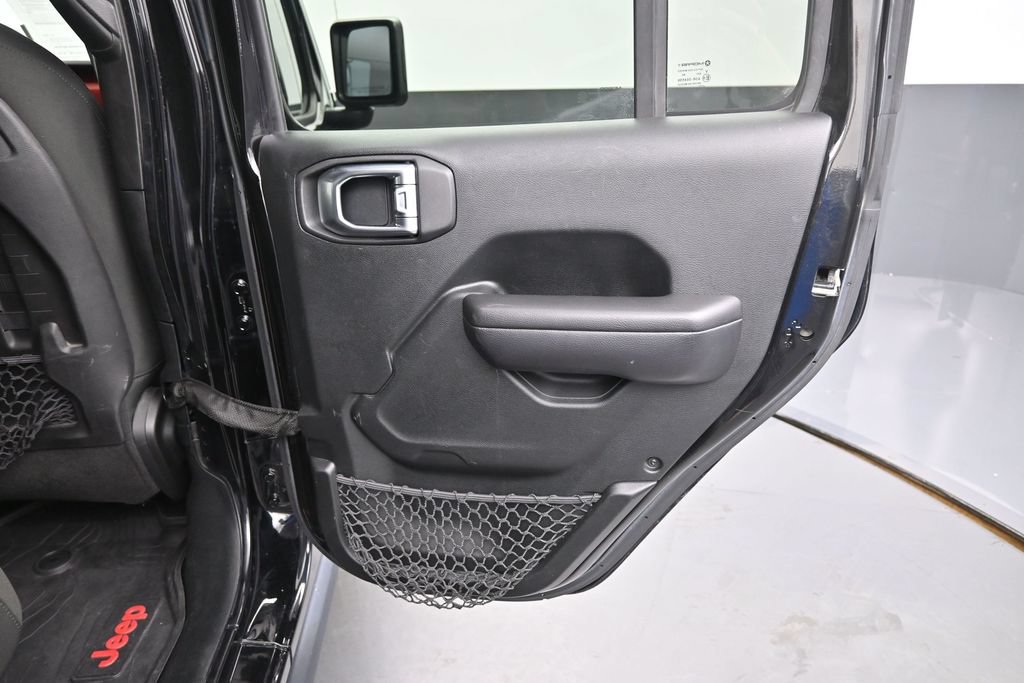 Used 2018 Jeep Wrangler Unlimited Rubicon w/ Dual Top Group AWD/4WD image 16