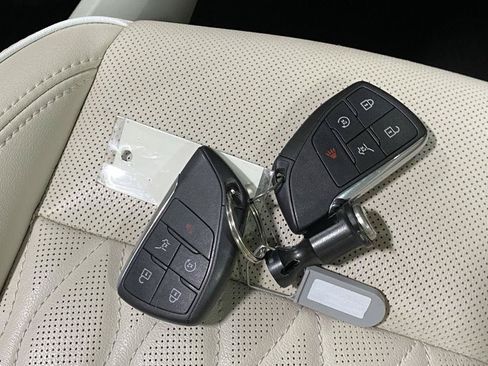 Used 2023 Buick Envision Avenir AWD/4WD image 44