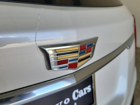 Used 2017 Cadillac XT5 Platinum w/ Driver Assist Package AWD/4WD image 11