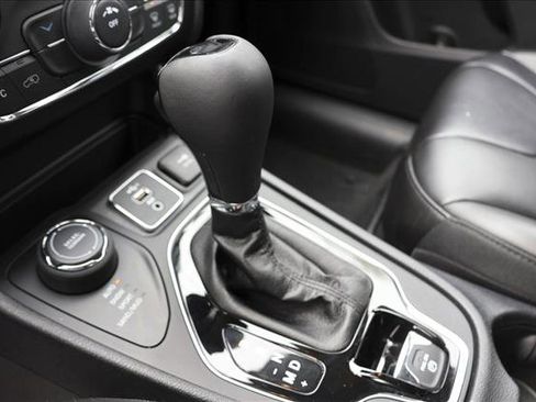 Used 2020 Jeep Cherokee Latitude Plus AWD/4WD image 20