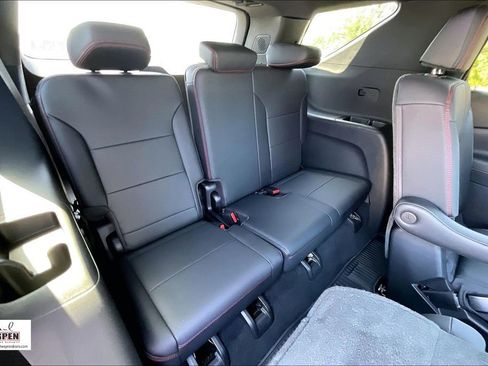 Used 2024 Chevrolet Traverse RS image 27