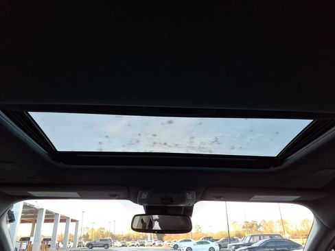 Used 2022 Toyota Sienna Platinum image 11