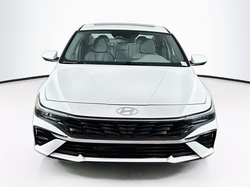 Used 2025 Hyundai Elantra SEL FWD image 2
