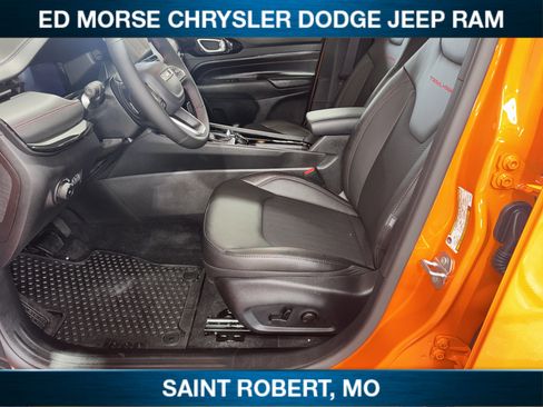 New 2026 Jeep Compass Trailhawk w/ Sun, Sound & Navigation Group AWD/4WD image 32