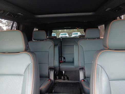 Used 2025 GMC Yukon AT4 w/ AT4 Premium Package image 19