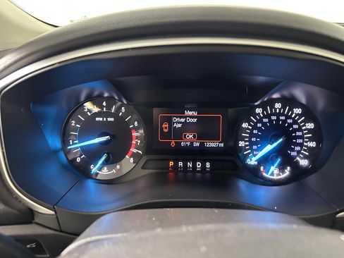 Used 2015 Ford Fusion SE FWD image 9