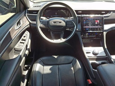 Used 2023 Jeep Grand Cherokee L Limited w/ Luxury Tech Group II AWD/4WD image 12