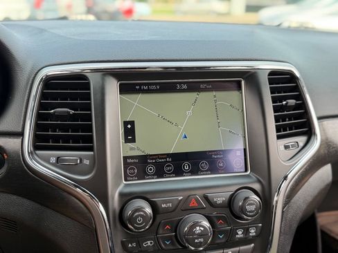 Used 2018 Jeep Grand Cherokee Altitude AWD/4WD image 3