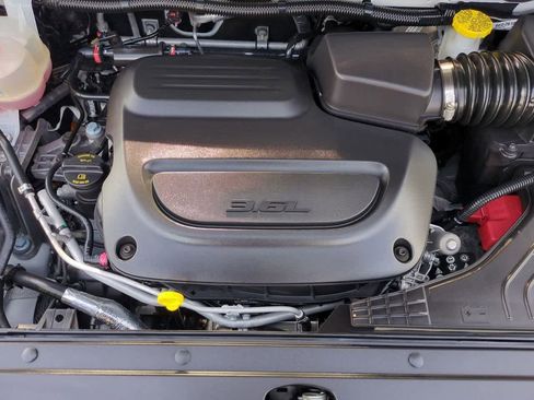 Used 2024 Chrysler Pacifica Touring-L w/ Road Tripper Package image 15