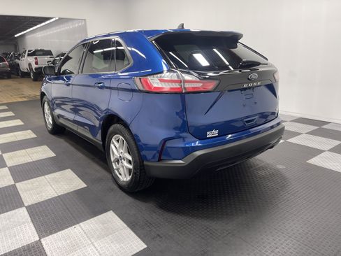 Used 2022 Ford Edge SE image 2
