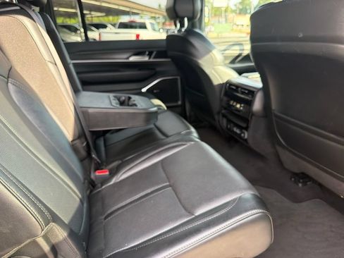 Used 2023 Jeep Wagoneer Series III w/ Preferred Equipment Group RWD image 21