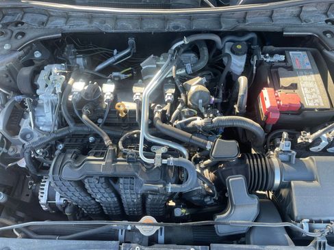 Used 2025 Nissan Altima 2.5 SV FWD image 32