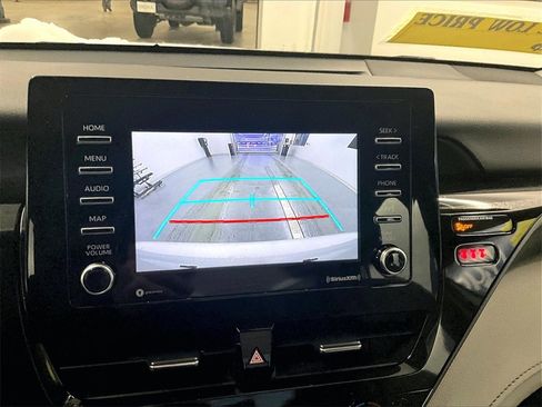 Used 2022 Toyota Camry SE image 19