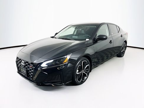 Used 2024 Nissan Altima 2.5 SR image 3