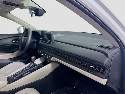 Used 2023 Honda Accord EX image 30