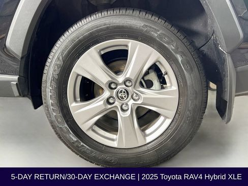 Used 2025 Toyota RAV4 XLE AWD/4WD image 34