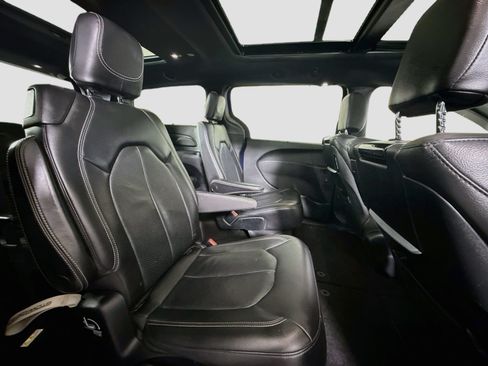 Used 2018 Chrysler Pacifica Touring-L Plus w/ Advanced Safetytec Group FWD image 27