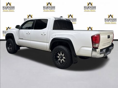 Used 2017 Toyota Tacoma TRD Off-Road w/ Tow Package (A/T) image 3