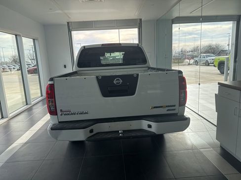 Used 2019 Nissan Frontier Desert Runner image 5