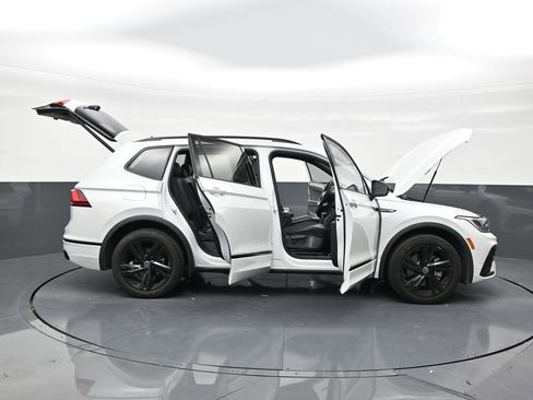 Used 2024 Volkswagen Tiguan SE R-Line FWD image 29