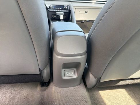 Used 2025 Hyundai Elantra Hybrid FWD image 17