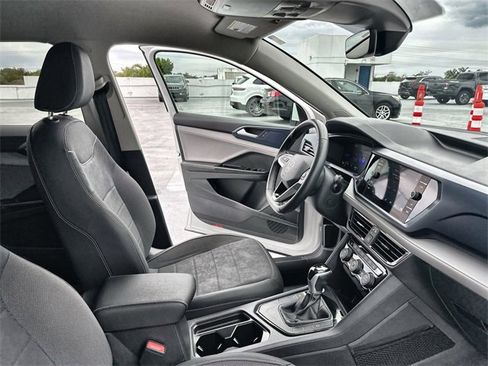 Used 2024 Volkswagen Taos SE image 31