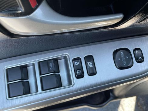 Used 2014 Toyota Camry SE image 19