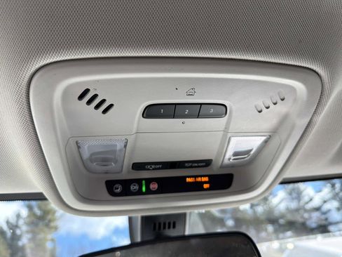 Used 2019 Chevrolet Traverse LT image 16