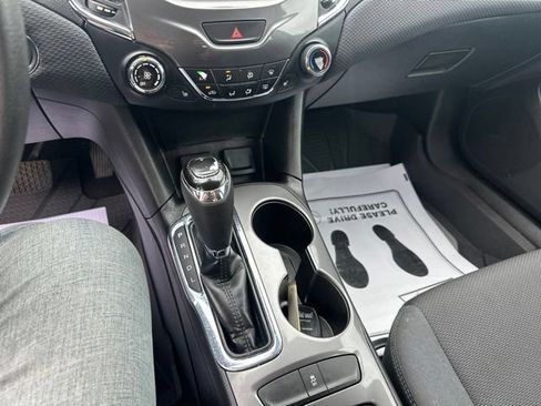 Used 2018 Chevrolet Cruze LT w/ Convenience Package FWD image 34