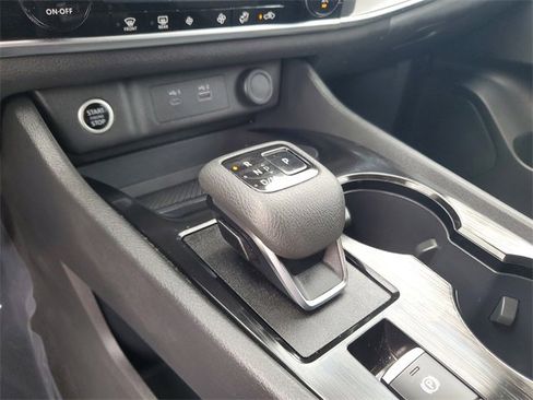 Used 2023 Nissan Rogue SV image 28