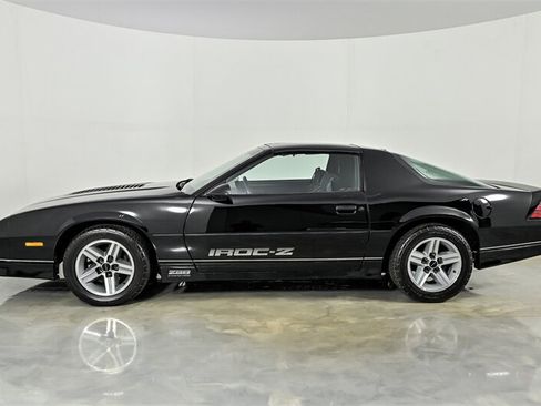 Used 1987 Chevrolet Camaro Z28 RWD image 6
