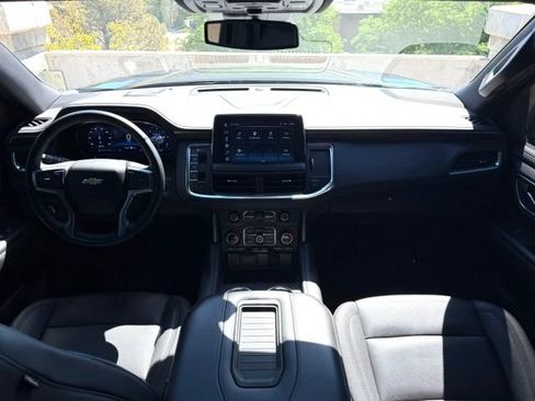 Used 2023 Chevrolet Suburban LT w/ Luxury Package AWD/4WD image 15