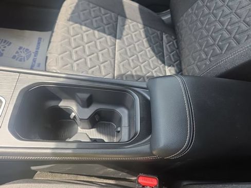 Used 2025 Nissan Kicks SV AWD/4WD image 24