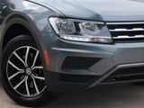 Used 2021 Volkswagen Tiguan SE image 2