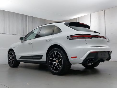 Used 2023 Porsche Macan image 3