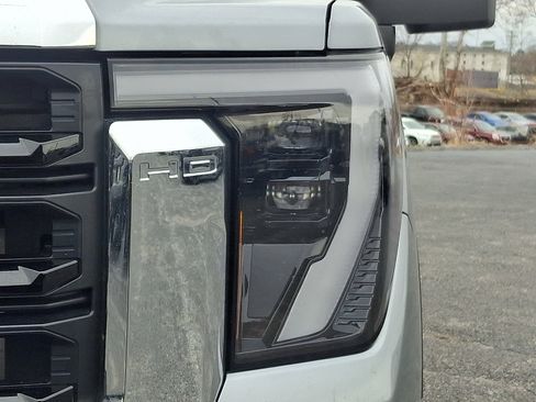 Used 2024 GMC Sierra 2500 Pro w/ Convenience Package image 9