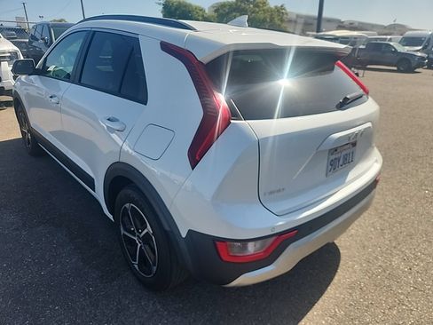 Certified 2023 Kia Niro EX FWD image 11
