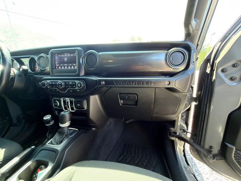 Used 2019 Jeep Wrangler Unlimited Sport AWD/4WD image 7