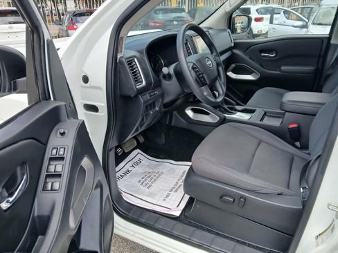 Used 2023 Nissan Frontier SV RWD image 9